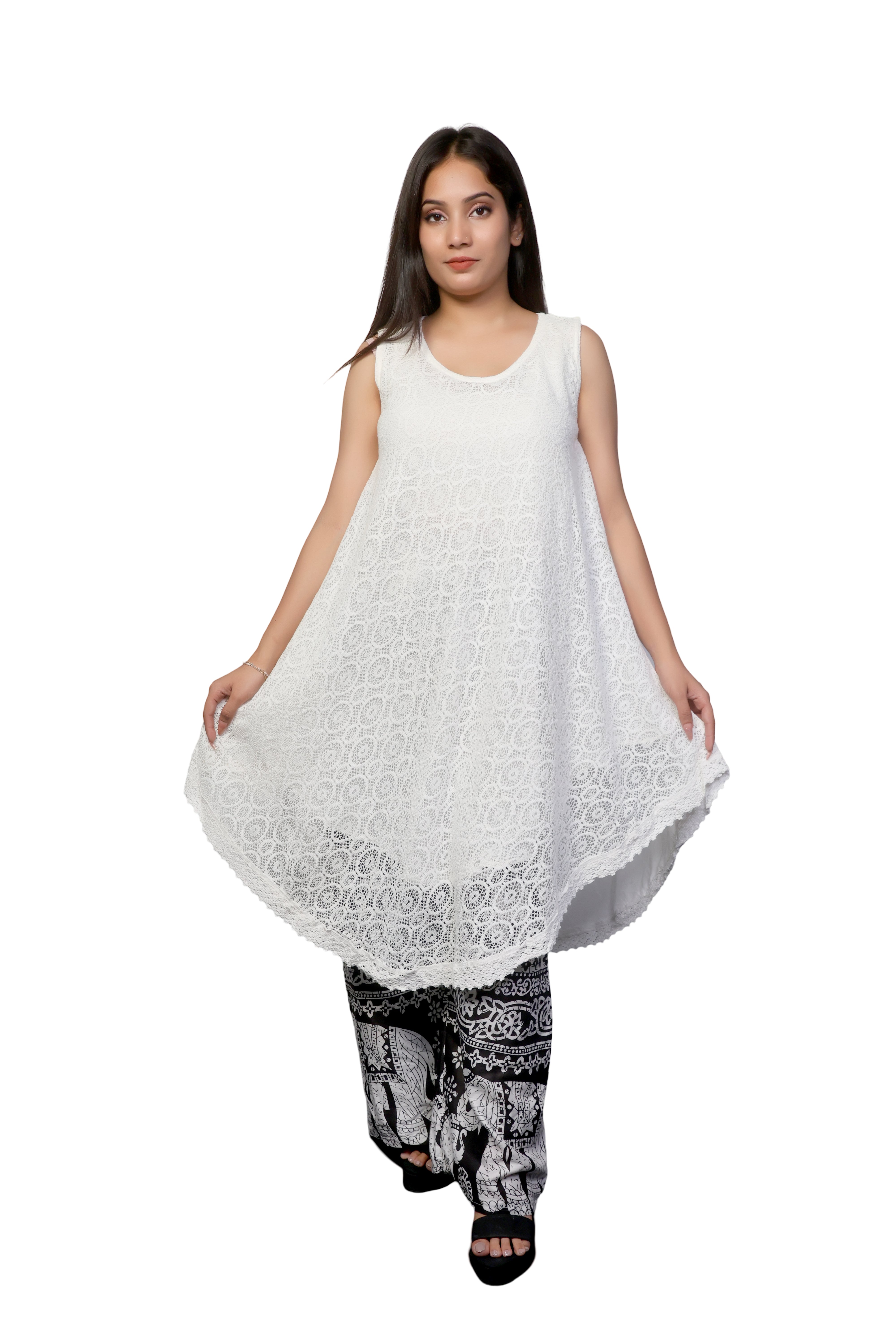 Women's black & white sleeveless U-neck dress for spring & summer.