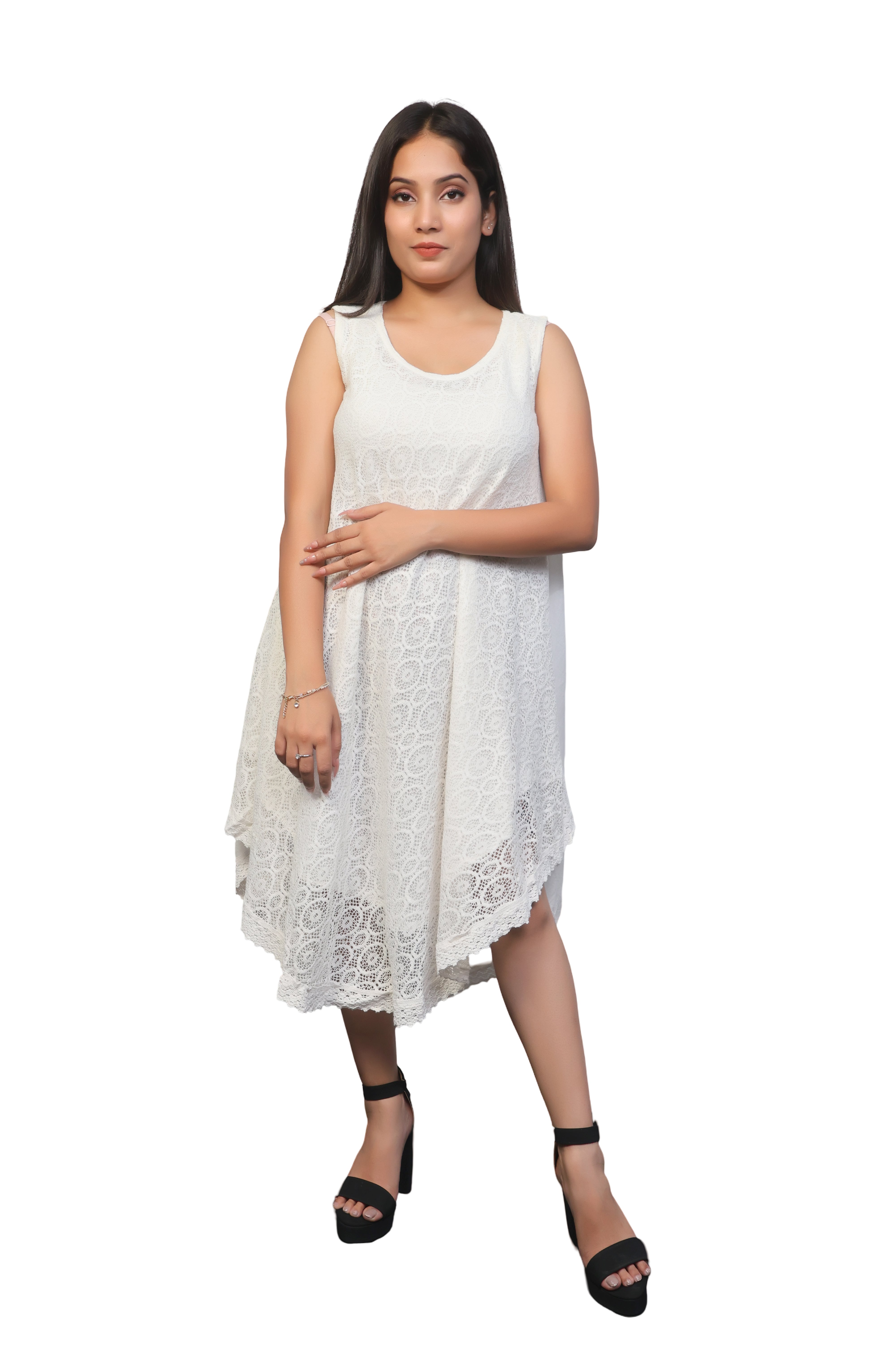 Women's black & white sleeveless U-neck dress for spring & summer.