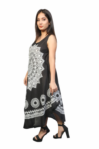 Women's black & white sleeveless U-neck dress for spring & summer