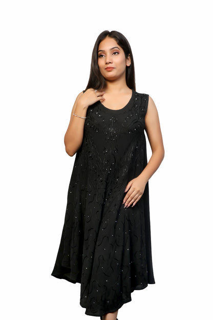Women's black & white sleeveless U-neck dress for spring & summer