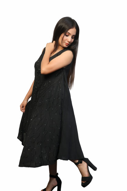 Women's black & white sleeveless U-neck dress for spring & summer