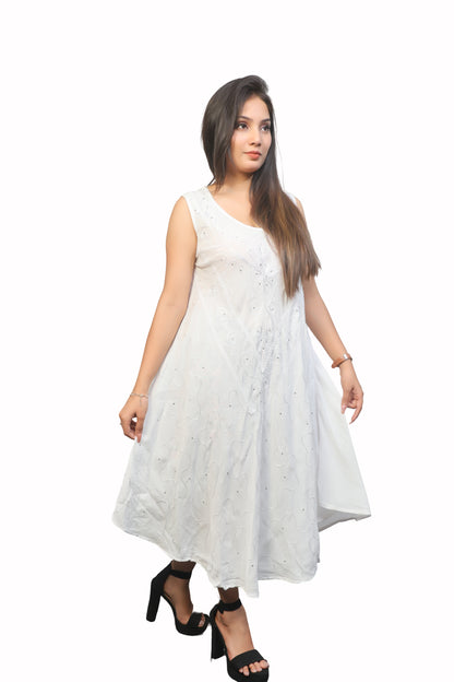 Women's black & white sleeveless U-neck dress for spring & summer